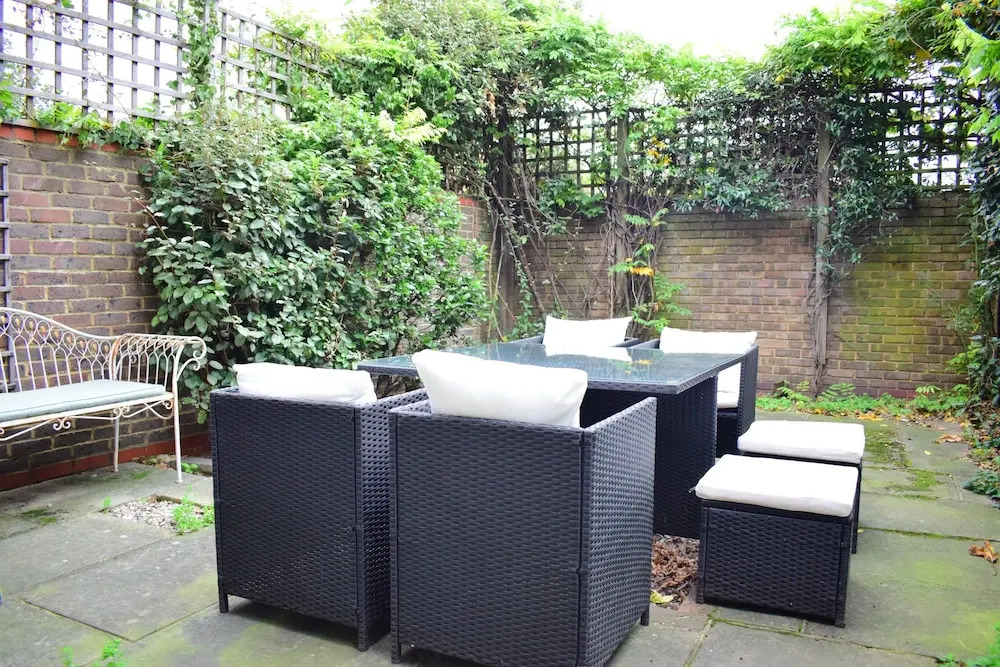 3 Bedroom House in Battersea Accommodates 5