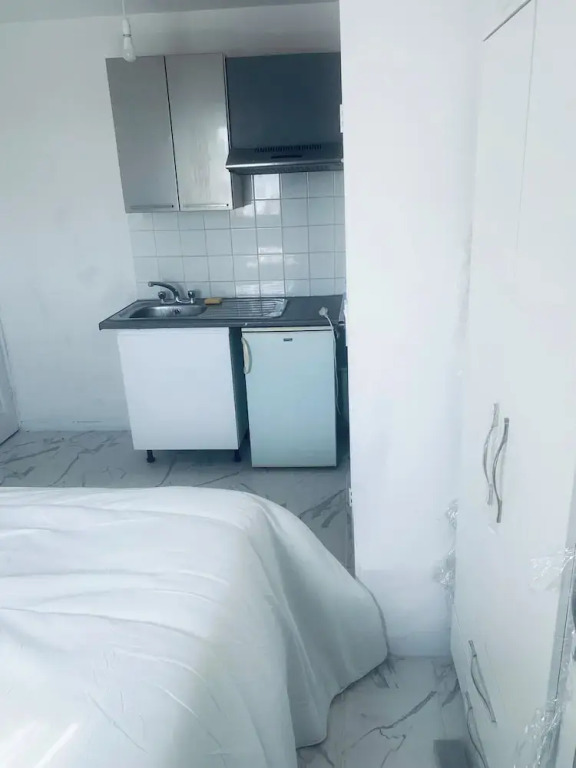 Cozy Studio Retreat in Mitcham