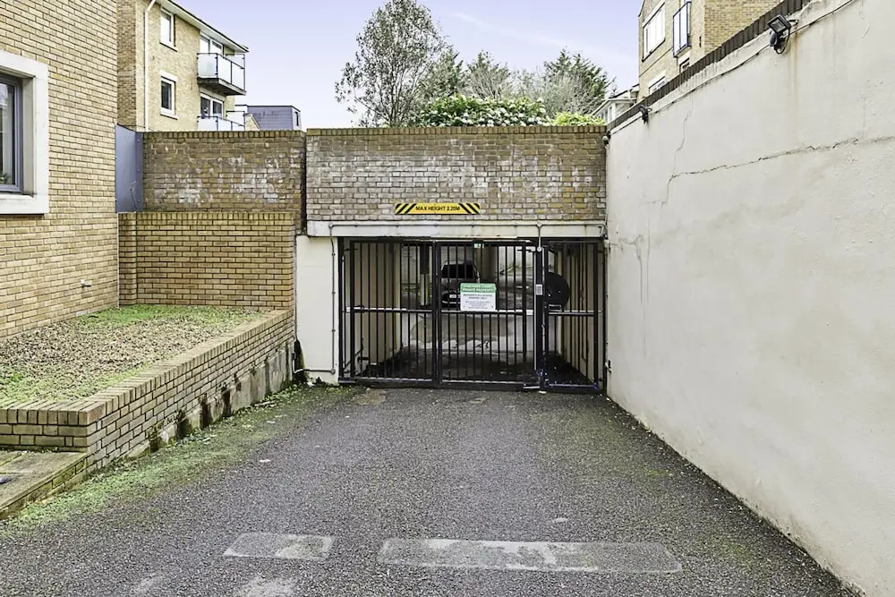 Charming Centrally Located Wimbledon Flat