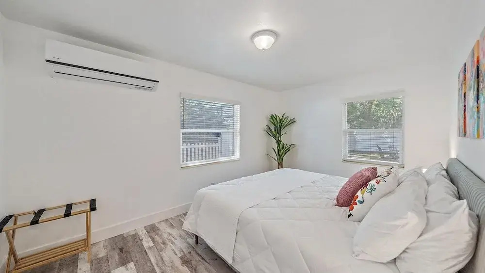 Urban Nest On 8th 4 Bedroom Home