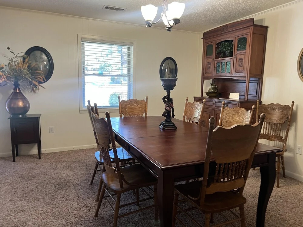 Two bedroom House with fenced in yard, covered patio area, located at the Joplin Inn at the entrance to Mountain Harbor, just 1 1/2 miles from Lake Ouachita. by RedAwning
