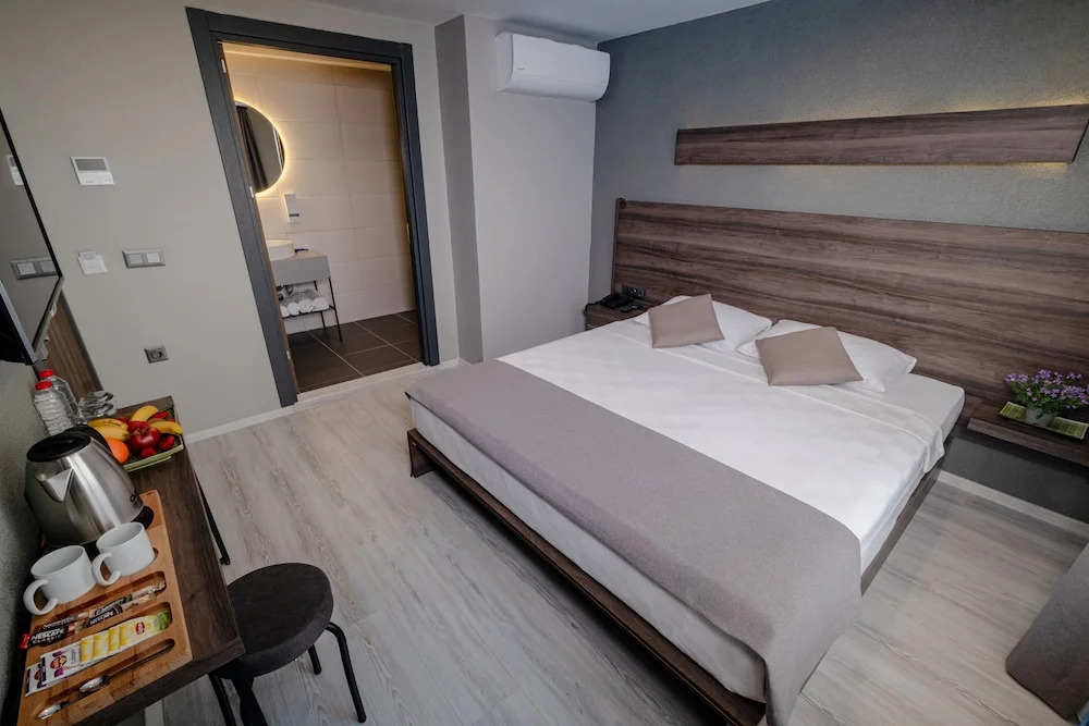 Candarli Iseo Hotel