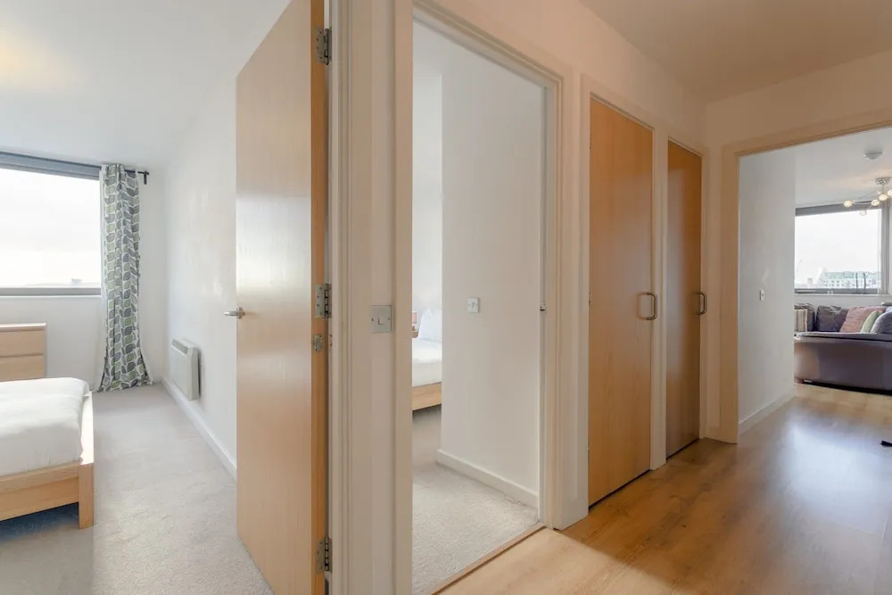 2 Bedroom Apartment in With Views in Shadwells