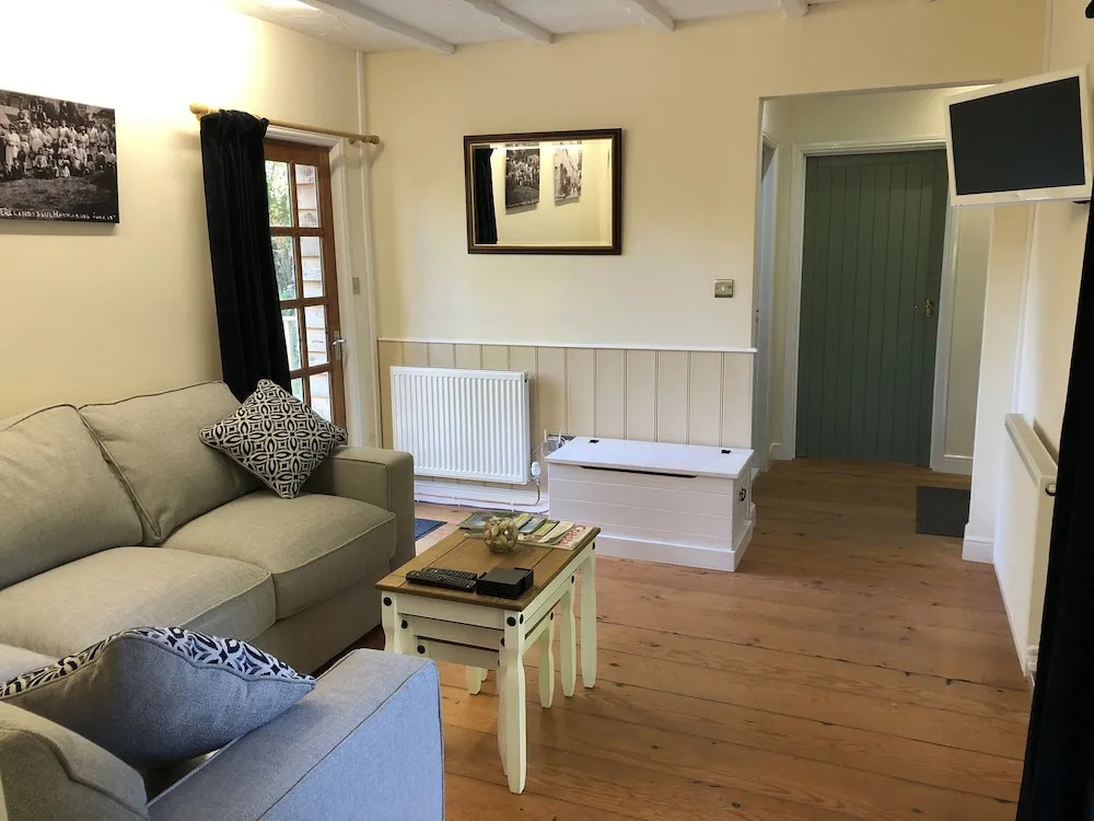 Idyllic Location, Stunning Views, Relax & Refresh in Peace & Comfort