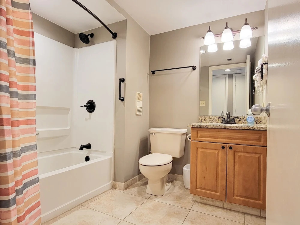 1201 South Hampton 2 Bedroom Condo