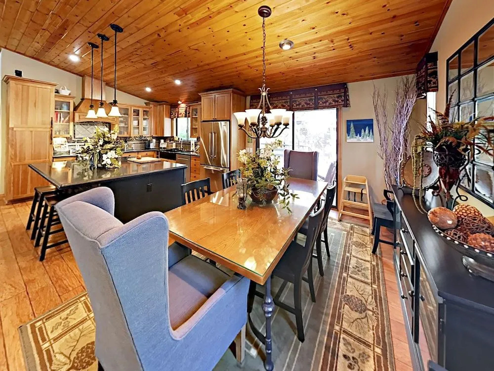 143 Eagle Drive Home - 3 Br home by RedAwning