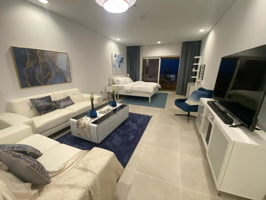 Luxury condo with beautiful views, beach and pools