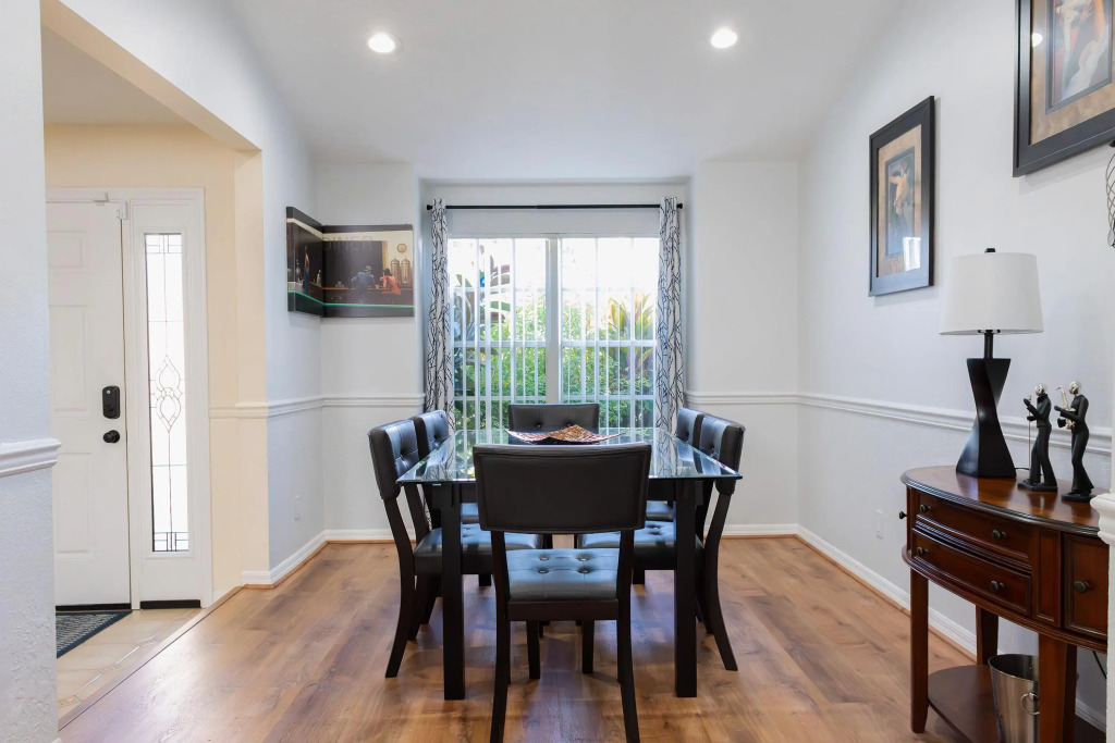 Luxurious Private Villa with Tranquil Pool, Kissimmee, US