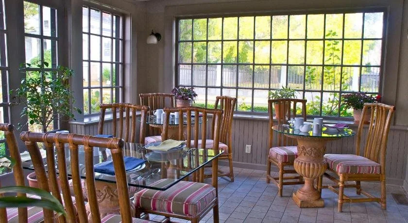 Hilltop Inn