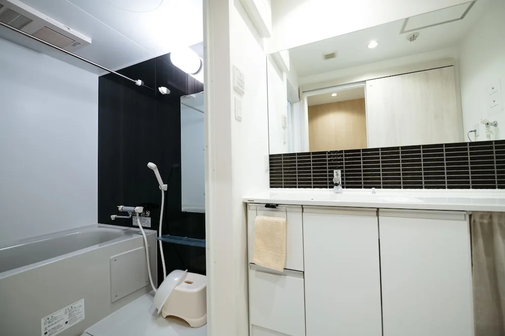 Shiki Residence Shijo Karasuma 1C