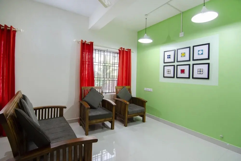 Six Gems by OYO Rooms