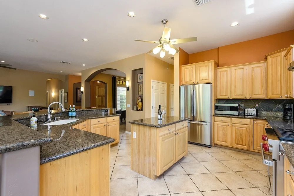 Casa Dynamite 4 Bedroom Home by RedAwning