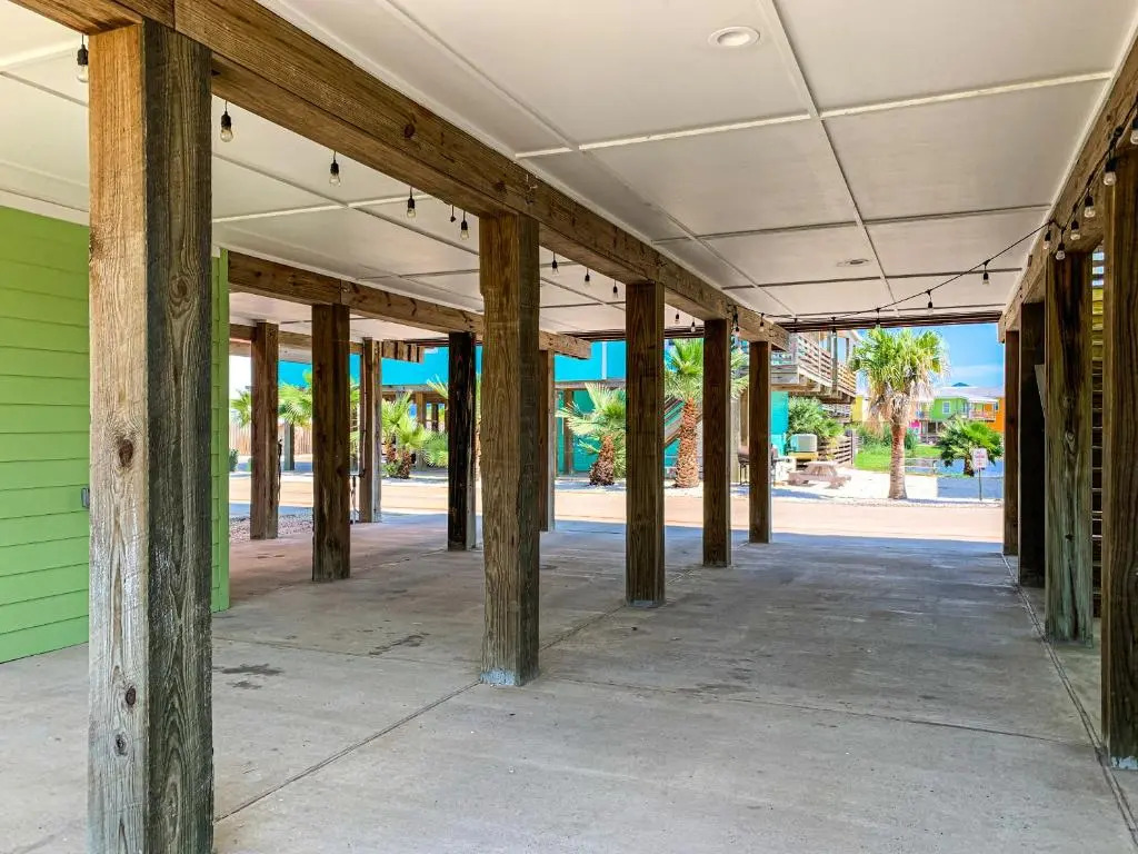 OV2 House on Stilts with Beachy Decor, Near Beach, Balcony Overlooking Private Pond, Shared Pool
