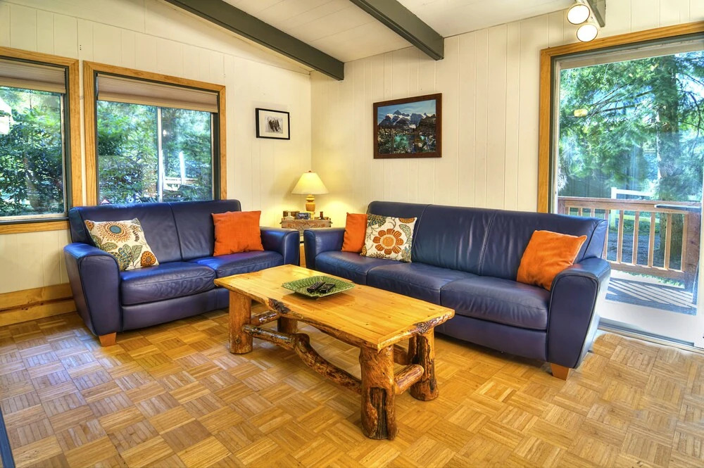 Riverside Ranch - Two Bedroom Bungalow with Hot Tub