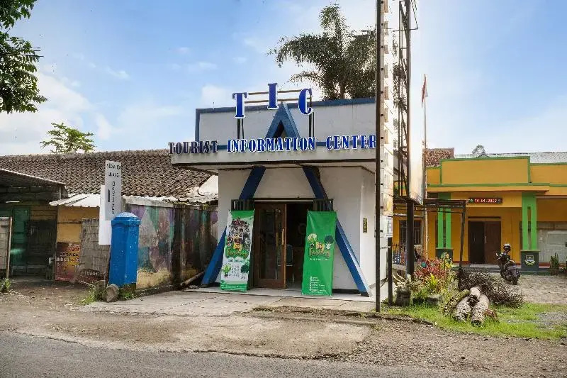 OYO Homes 91156 Eco Tourism Big Farmer Desa Kertawangi Syariah