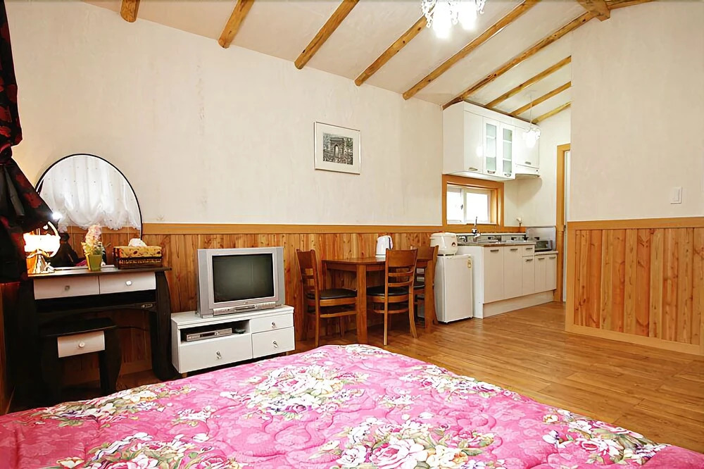 Pocheon Evergreen Pension