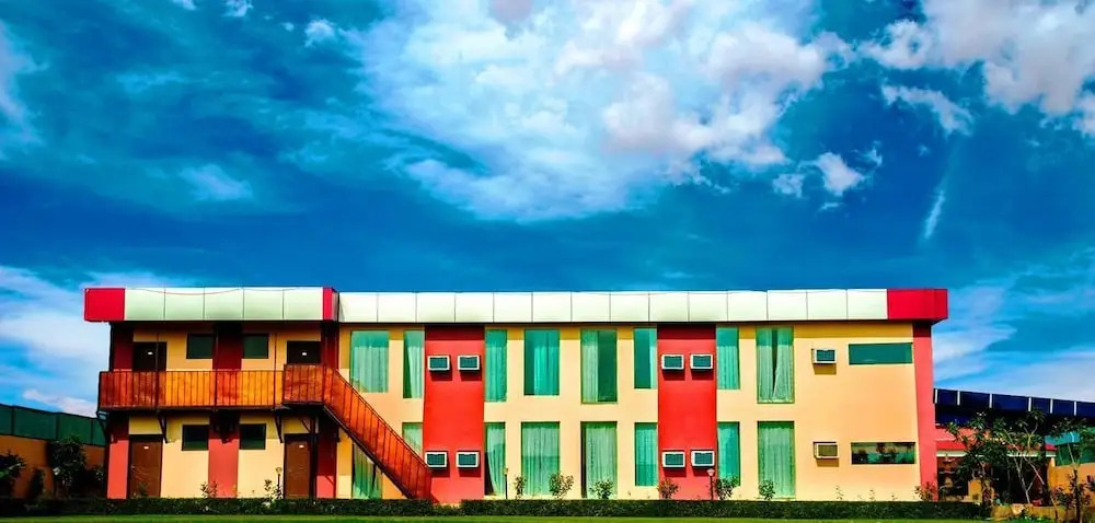 JPS Resort with Swimming Pool Near IMT Manesar