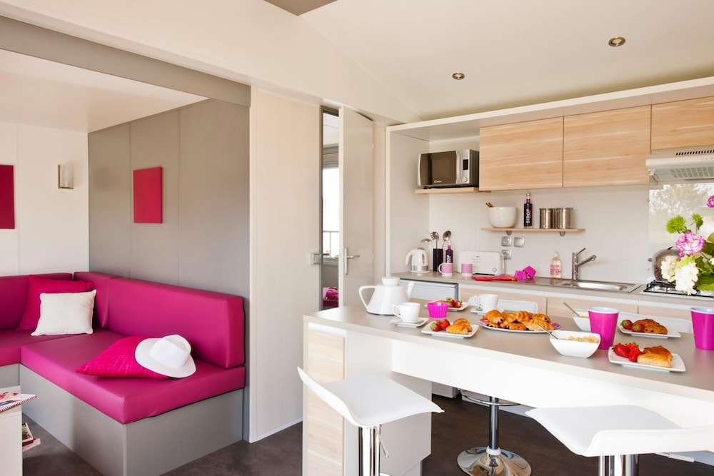 Mobile Home in Vias Near Sea