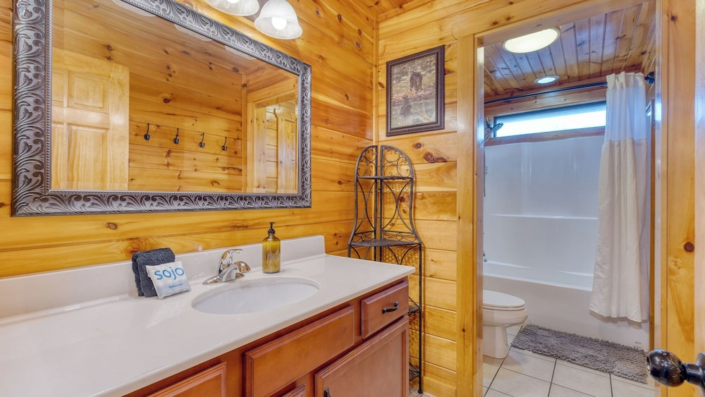 Bear Cove by Avantstay Hot Tub + Pool Table!