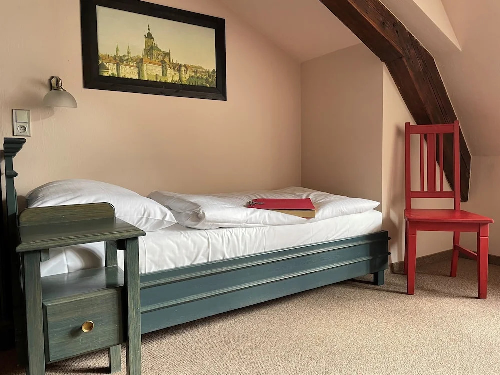 U Cervene zidle - Red Chair Hotel