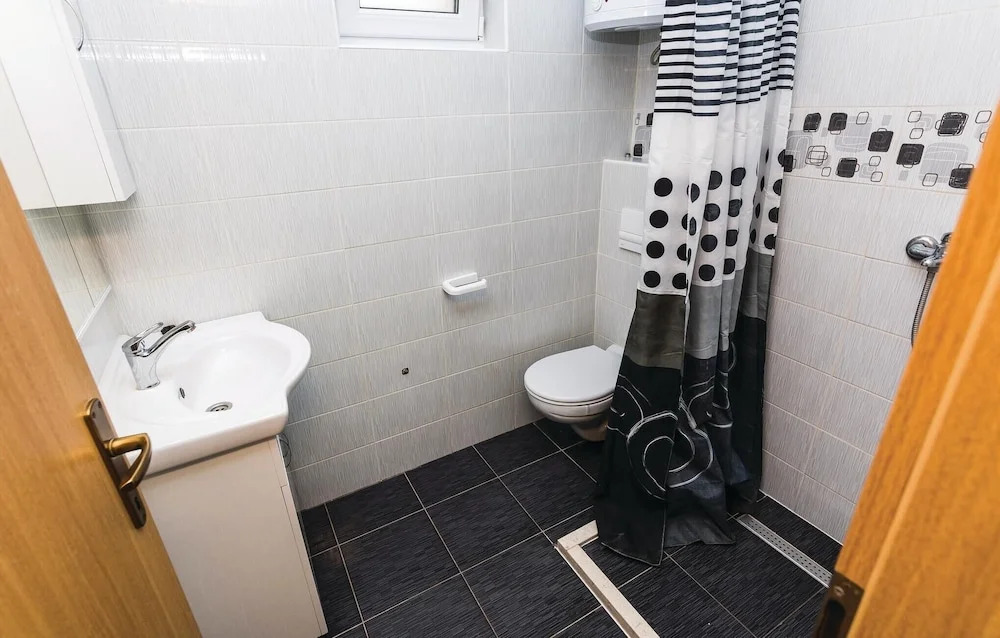 Beautiful Apartment in Vir With 2 Bedrooms and Wifi