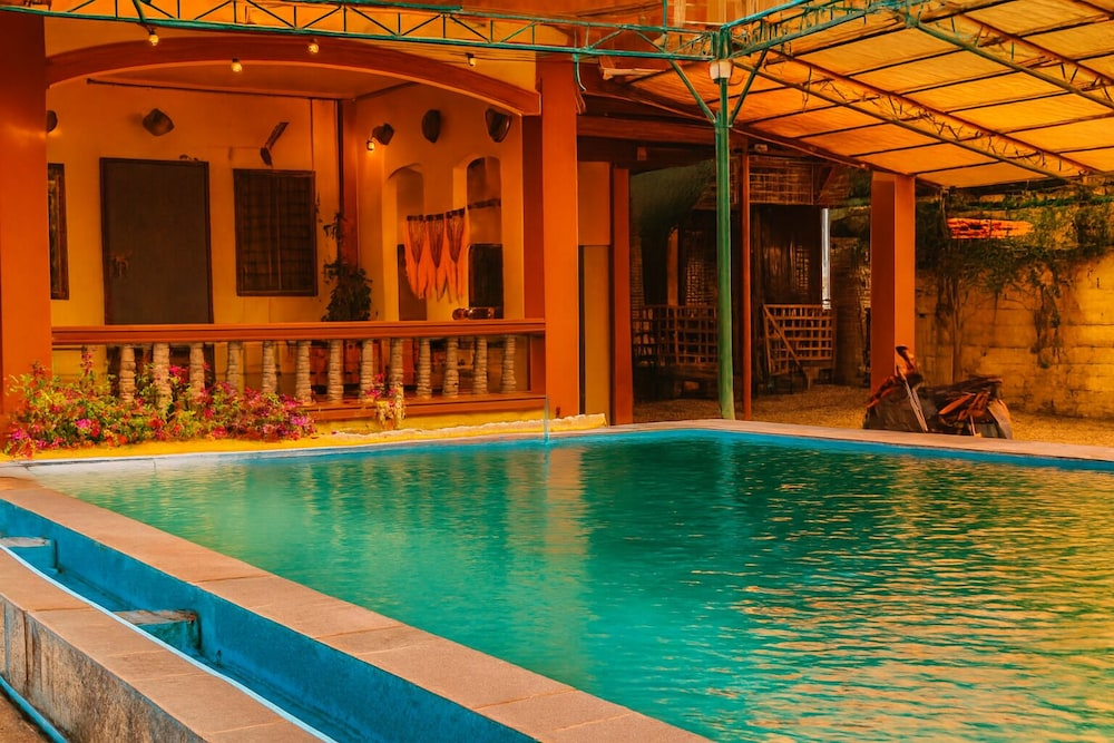 Amwani Garden Pool & Kubo