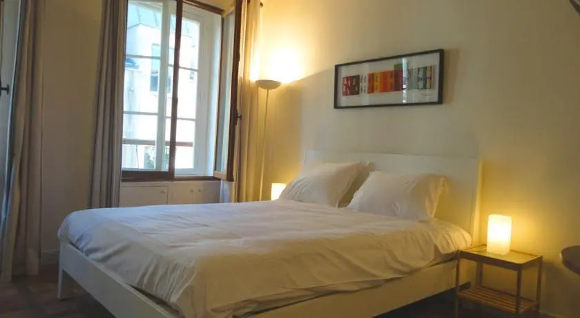Into Paris - Mouffetard Apartment
