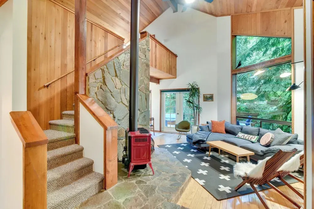 Rhododendron Creekside Cabin w/ Hot Tub & Fire Pit