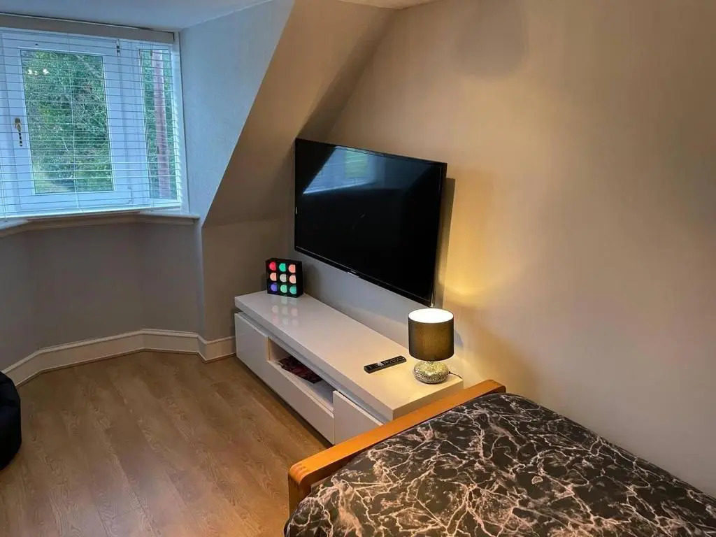 3 Bed Cottage -Sleeps 5-Pets-HotTub-Bar-Smoking