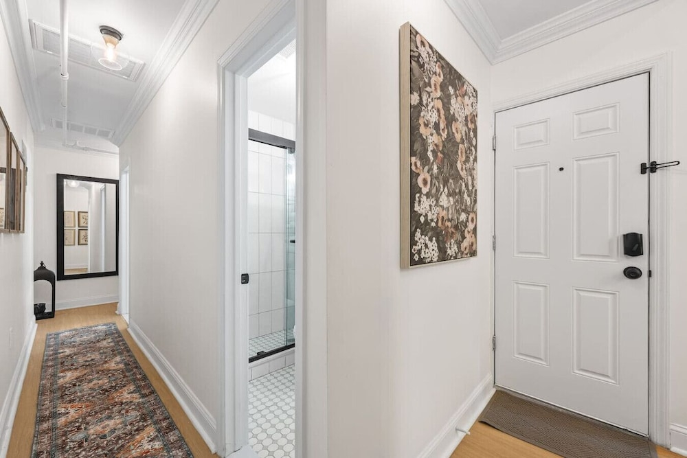 Bright 3BR Harlem Home w In-unit Laundry
