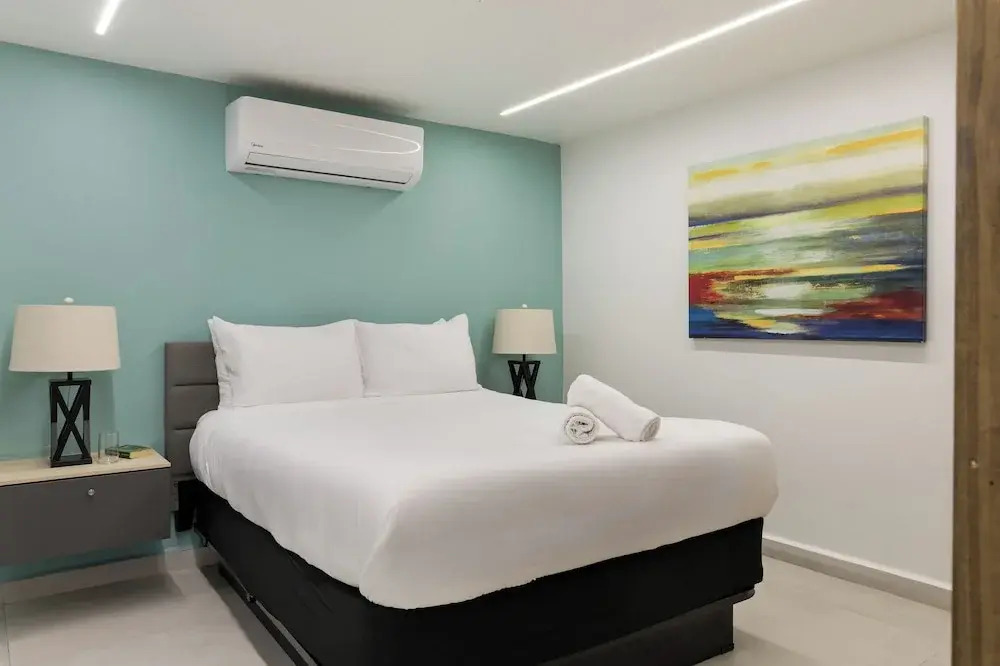 Ocean Park Studio Pool at Riviera Villa