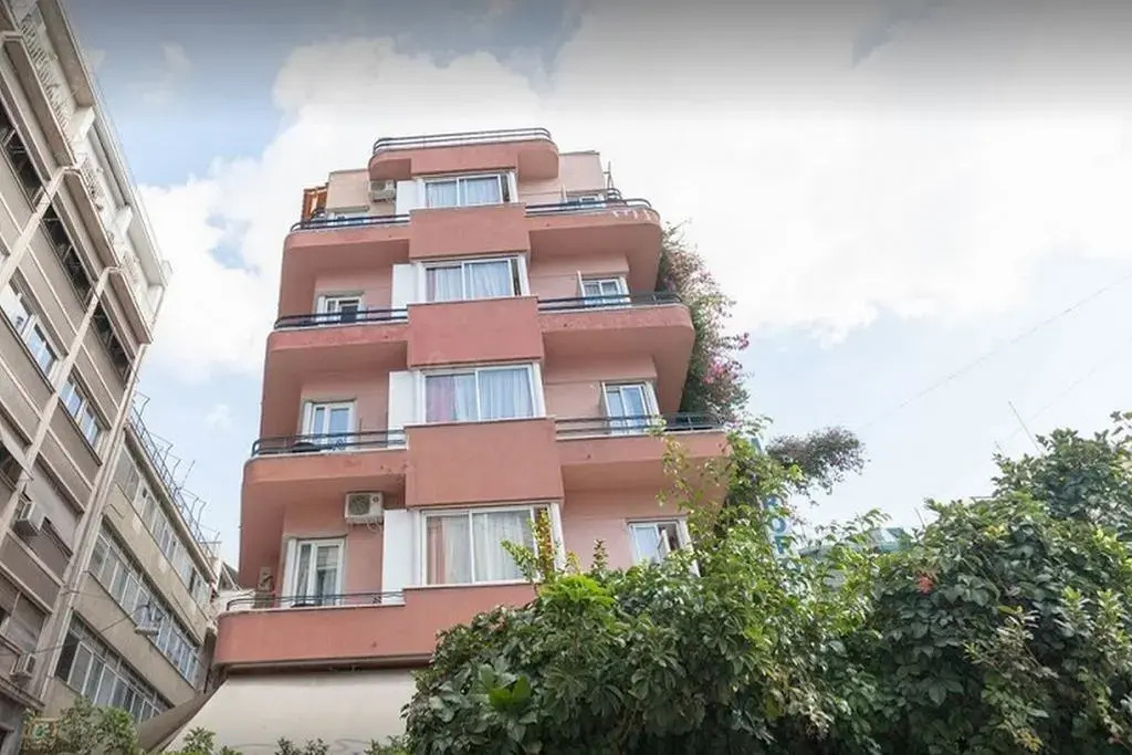 Metropolis Hotel