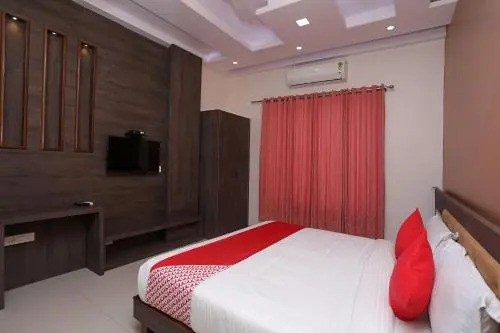 OYO 19810 Golden Bagh Resort