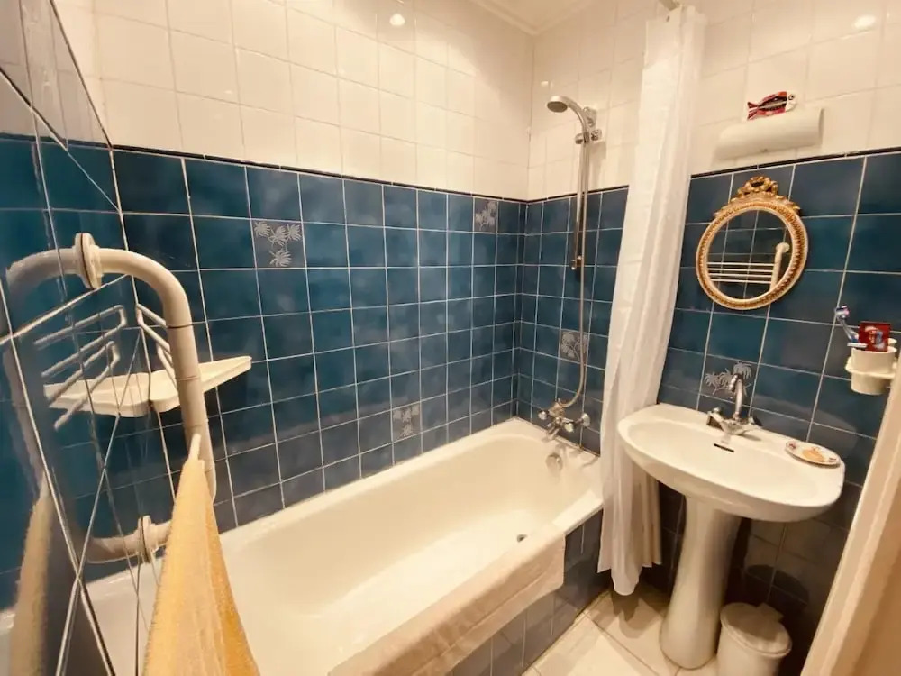 2 Bedroom Apartment in the Heart of Cannes air Conditioning Easy Walk to the Palais des Festivals - 2015