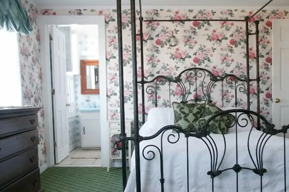 Inn at Old Harbor