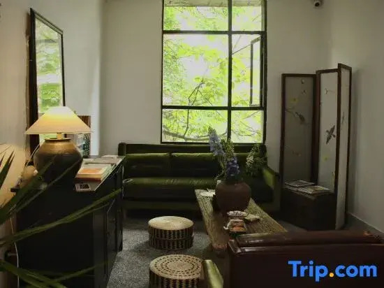 Xiaozhongshan River View Homestay (Chongqing Longmenhao Laojie)
