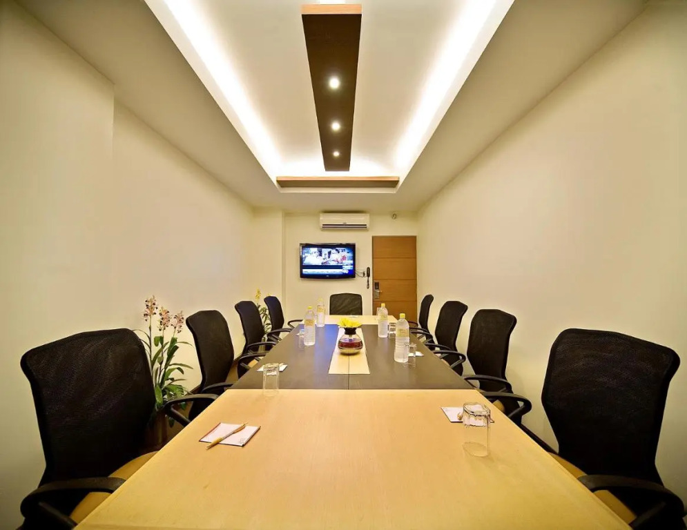 Pride Biznotel Alkapuri Near Vadodara Airport