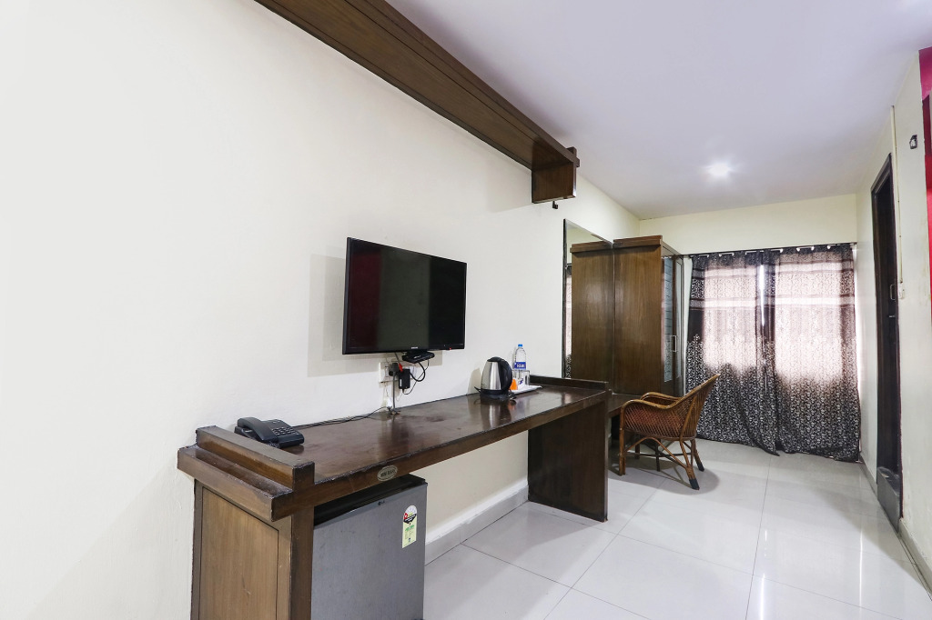 OYO 6648 Hotel Royal Residency