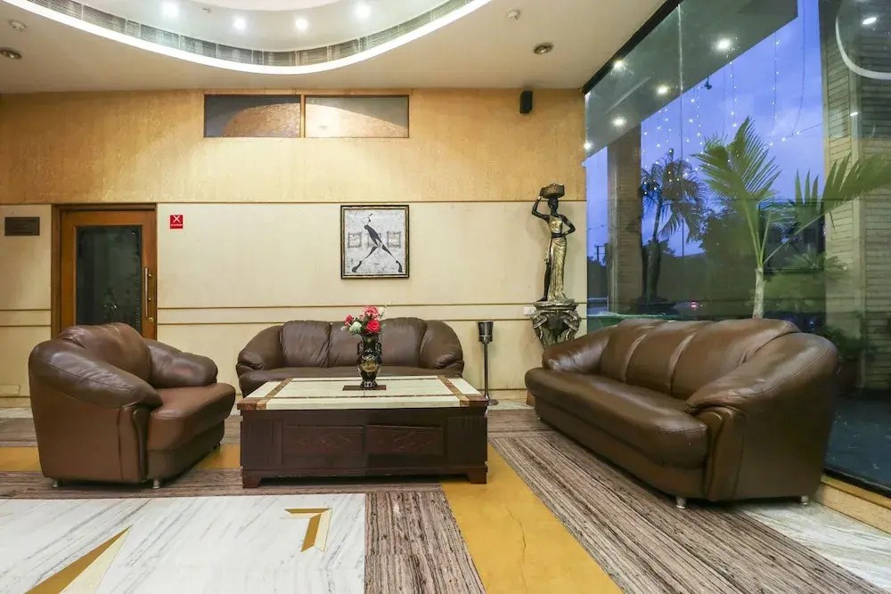 Capital O 5439 Hotel Shiraaz