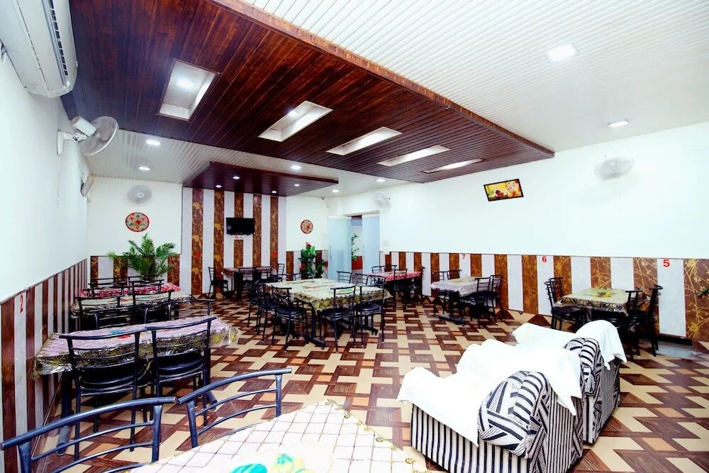 Mr Shawarma Family Restaurant & Hotel by OYO Rooms