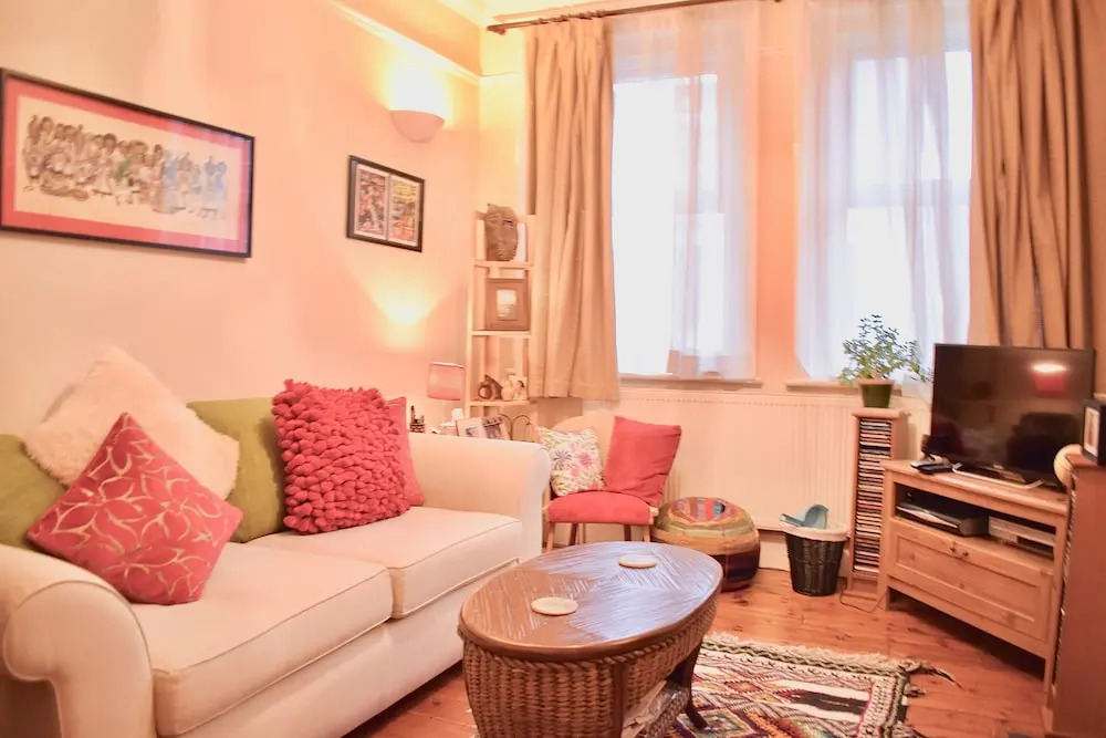 1 Bedroom Apartment With Garden in Dalston