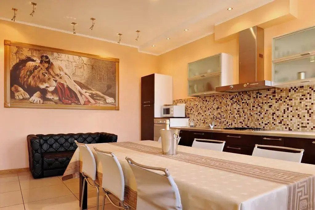 Raina Lux Apartment