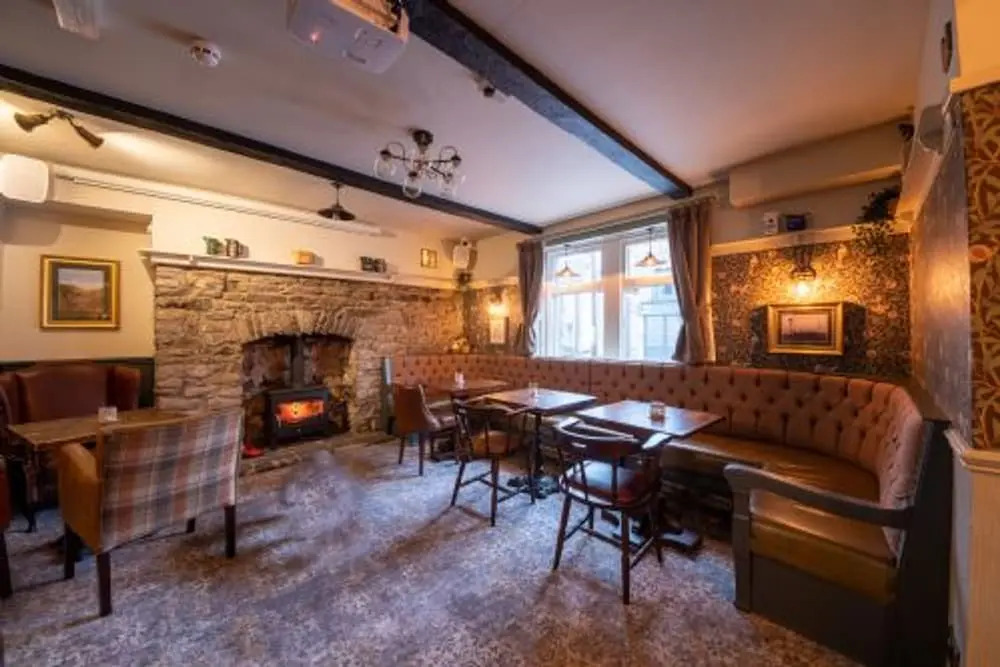 Host Stay Woodroffe Arms Hope Twin Room 5