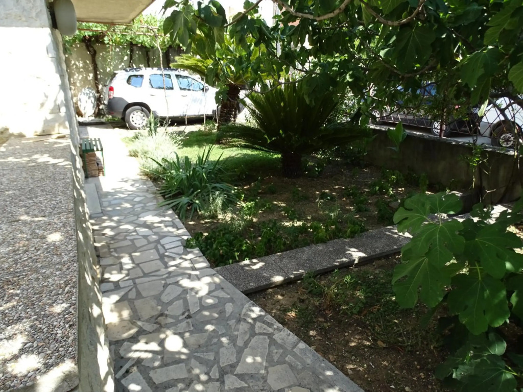 Job studio apartments