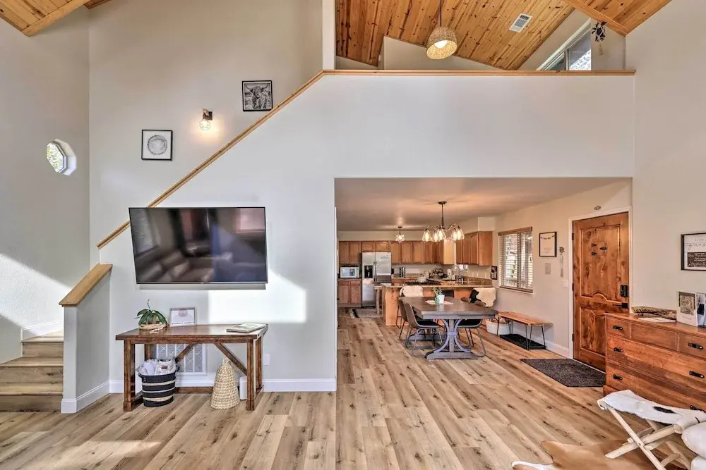 Near Hiking + Wineries: Arnold Cabin w/ Deck