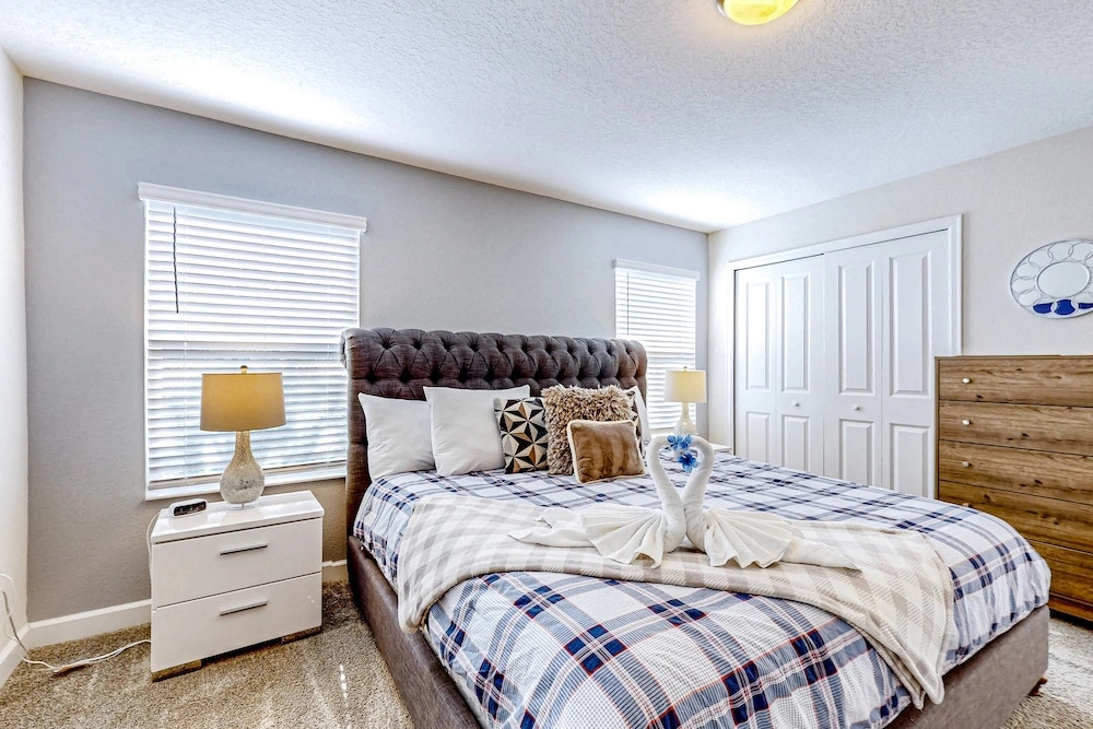 Inviting Home Near Theme Parks With Private Heated Pool, Lanai, Patio & W/D