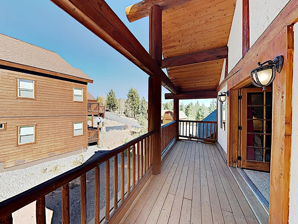 The Ponderosa: Gorgeous Custom-Built Log Home home