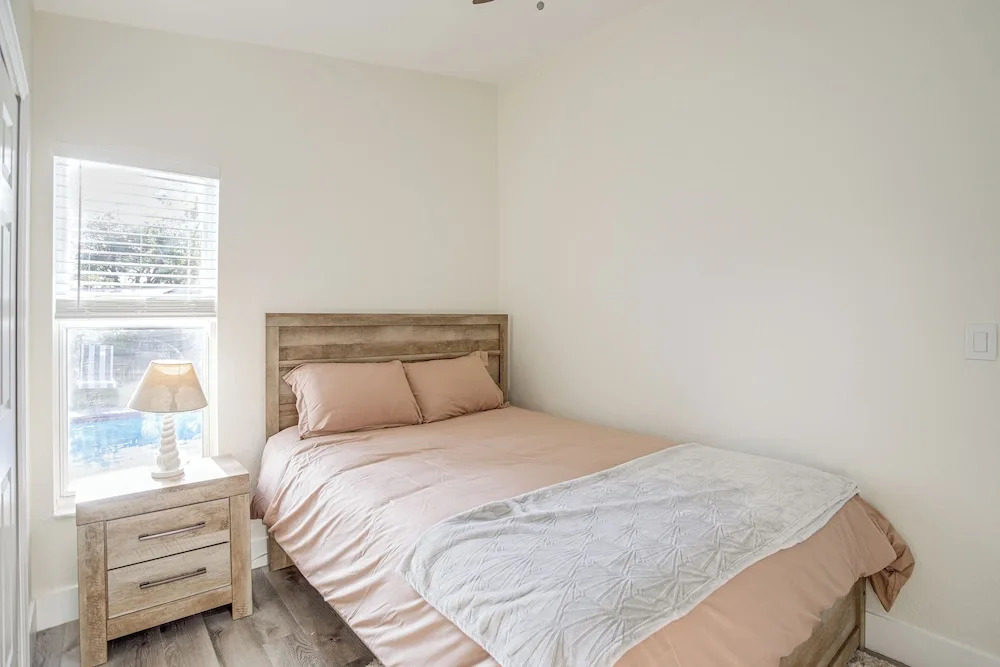 Roomy Largo Home w/ Screened Patio & Private Pool!