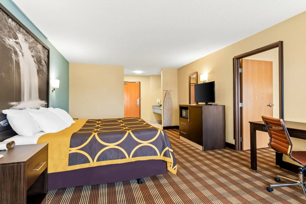 Super 8 by Wyndham Osseo WI