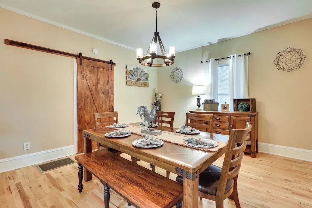 Updated Farmhouse w/ Yard, 10 Mi to Dtwn Atlanta